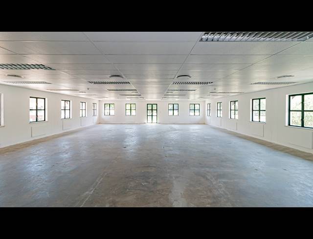1,928M² OFFICE TO LET IN HYDE PARK